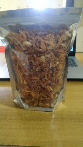 Premium Crispy Pink Dehydrated Fried Onion exporter, manufacturer and supplier from India by Flouers Agri Pvt Ltd